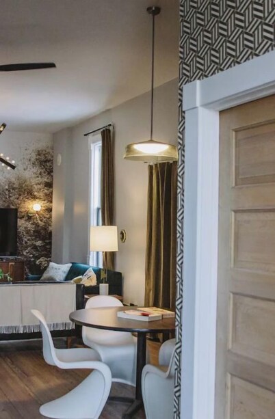 Spacious Luxury Apt. Chippewa Historic District