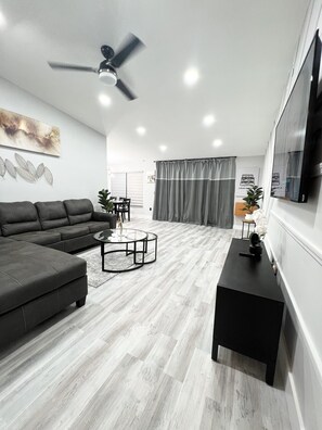 Smart-TV og stereoanlegg