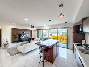 Interior - Prime Location. 2 BR Condo w/ Pool (Isla Mujeres)