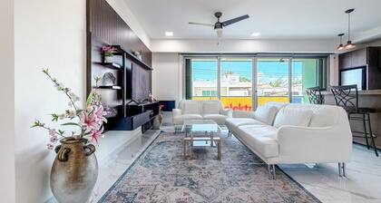 Prime Location. 2 BR Condo w/ Pool