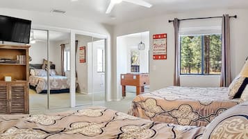 2 bedrooms, iron/ironing board, free WiFi, bed sheets