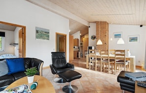 Smart TV y chimenea 