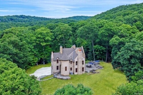 Garrison Castle Retreat 5B/4B Fireplace Pond Hike