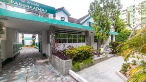Ảnh chưa phân loại, 2 trong số 12 ảnh, nút