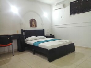 Classic Room, 1 Bedroom | Free WiFi, bed sheets - Hotel avenida 53 (Barranquilla)