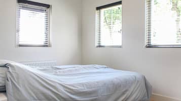 3 dormitorios, cuna de viaje, wifi gratis y ropa de cama