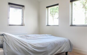 3 Schlafzimmer, Reisekinderbett, kostenloses WLAN, Bettwäsche