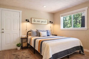 3 habitaciones, tabla de planchar con plancha, wifi y ropa de cama 