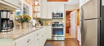 7mi Yosemite | Fireplace | King Beds | Lewis Creek Cabin