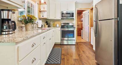 7mi Yosemite | Fireplace | King Beds | Lewis Creek Cabin