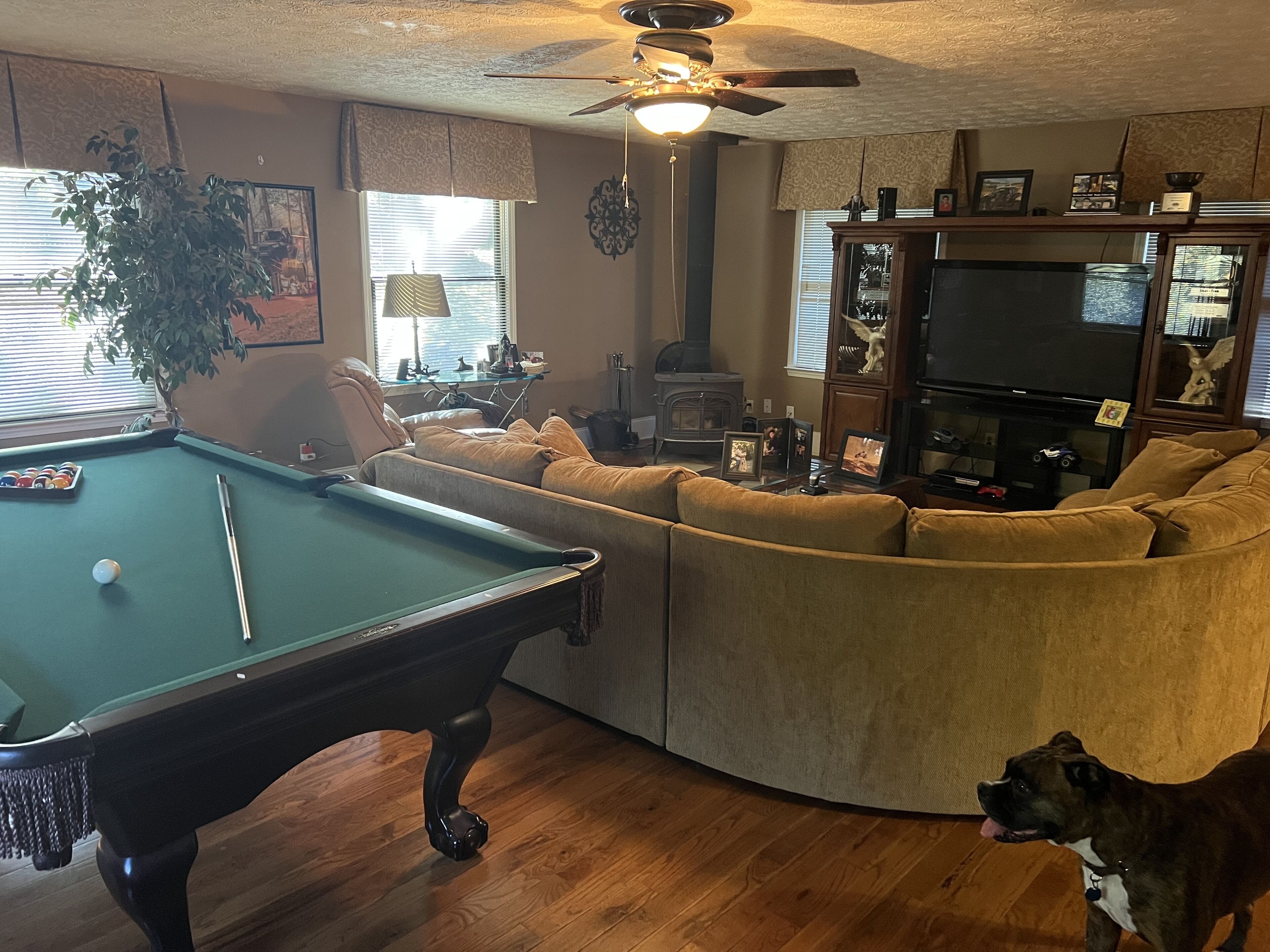 Spacious 2 bedroom home and great location !