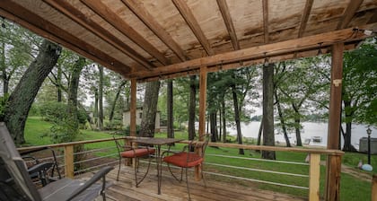 Lake House-Beach-Kayaks-Lake View
