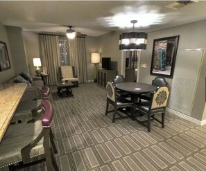 Dining - 1BD/Las Vegas - Bar, Pools, Hot Tubs, & Theater! (Las Vegas)