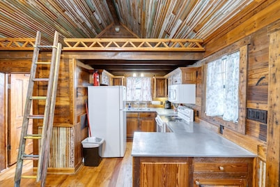 Unique Cabin by the Frio - River Rock Cabin #3