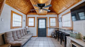 Una Smart TV, una chimenea