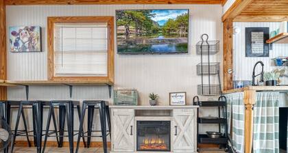 Tiny home by the Frio River - River Rock Cabin #4