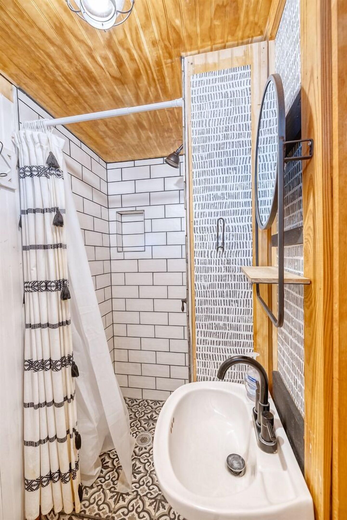 Dusche, Handtücher, Toilettenpapier