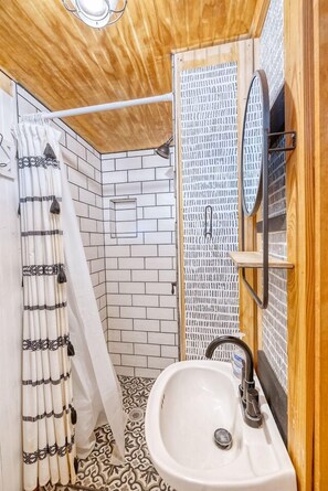 Dusche, Handtücher, Toilettenpapier