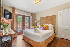 4 bedrooms, desk, iron/ironing board, free WiFi