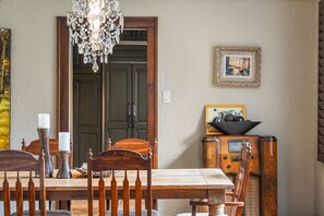 Dining - Stunning Historical Landmark in Elbow Park (Calgary)