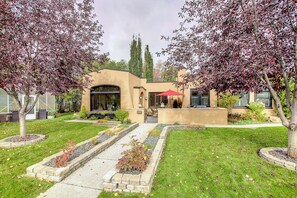 Exterior - Stunning Historical Landmark in Elbow Park (Calgary)