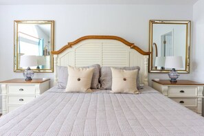 3 Schlafzimmer, Schreibtisch, Bügeleisen/Bügelbrett, Reisekinderbett