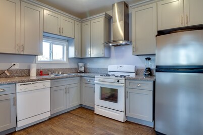 Cozy 3 bedroom 2 bath apartment in the heart of San Fernando