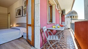 A room with a bed, a small table with chairs, a window, and a door. - 1 bedroom lovely apartment in Recco (Recco)