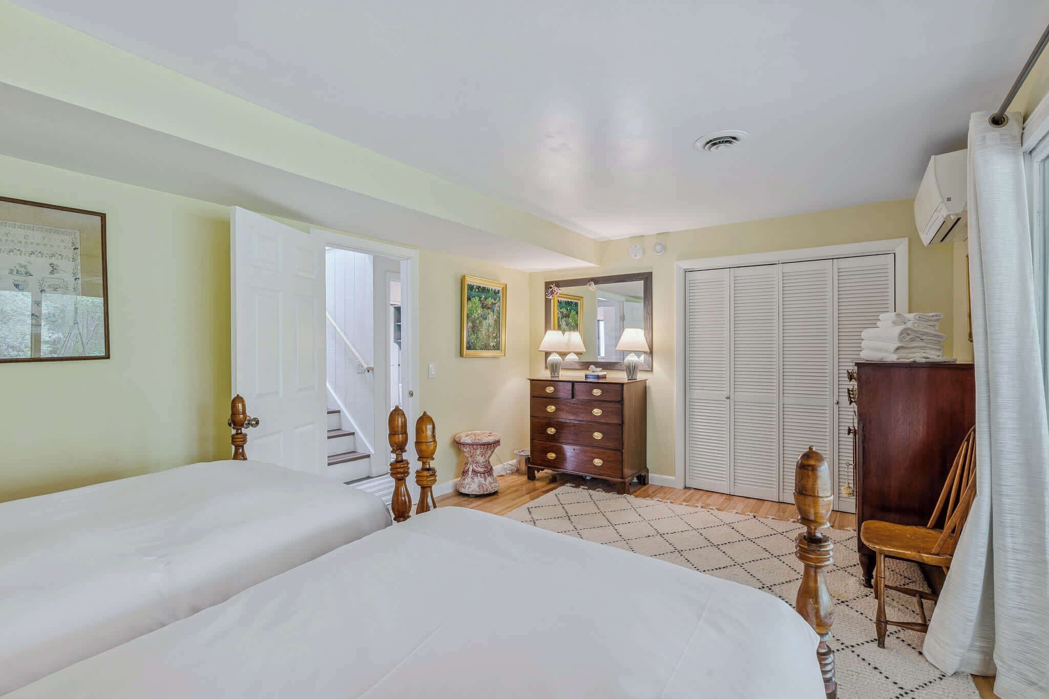 3 bedrooms, desk, iron/ironing board, WiFi