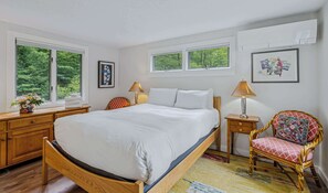 3 slaapkamers, een strijkplank/strijkijzer, wifi, beddengoed