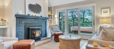 Télévision, cheminée