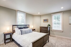 3 chambres, fer et planche à repasser, Wi-Fi, draps fournis