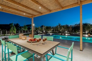 Outdoor dining - Tsilivi Pandessia Villa with private pool (Planos)