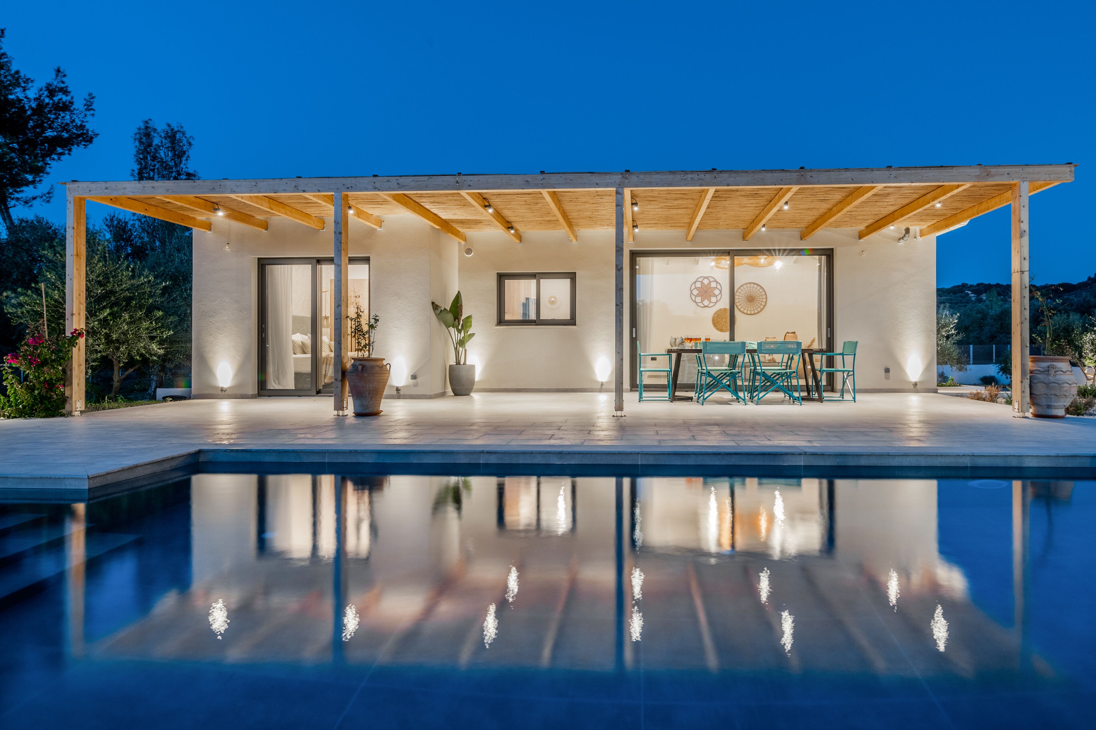 حمّام سباحة خارجي، مقاعد للتشمس