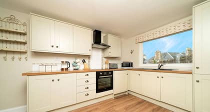 Ferry View Cottage - Private Balcony