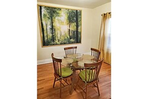 Dining - *HAPPY HOME* 7-MIN TO FALLS #1 (Niagara Falls)