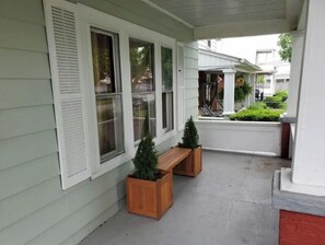 Terrace/patio - *HAPPY HOME* 7-MIN TO FALLS #1 (Niagara Falls)