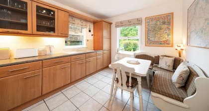 Earnside Cottage - Charming River Views