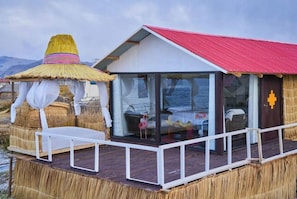 Property grounds - Titicaca Mojsa Lodge, Uros Island (Puno)