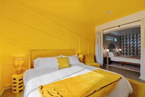 4 habitaciones, tabla de planchar con plancha, cuna de viaje y wifi