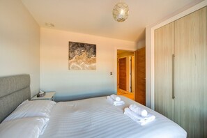 2 Schlafzimmer, Schreibtisch, Bügeleisen/Bügelbrett, Internetzugang