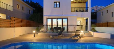 Villa, fumadores