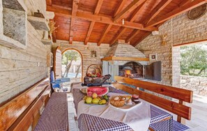 Outdoor dining - Amazing home in Benkovac with sauna (Benkovac)