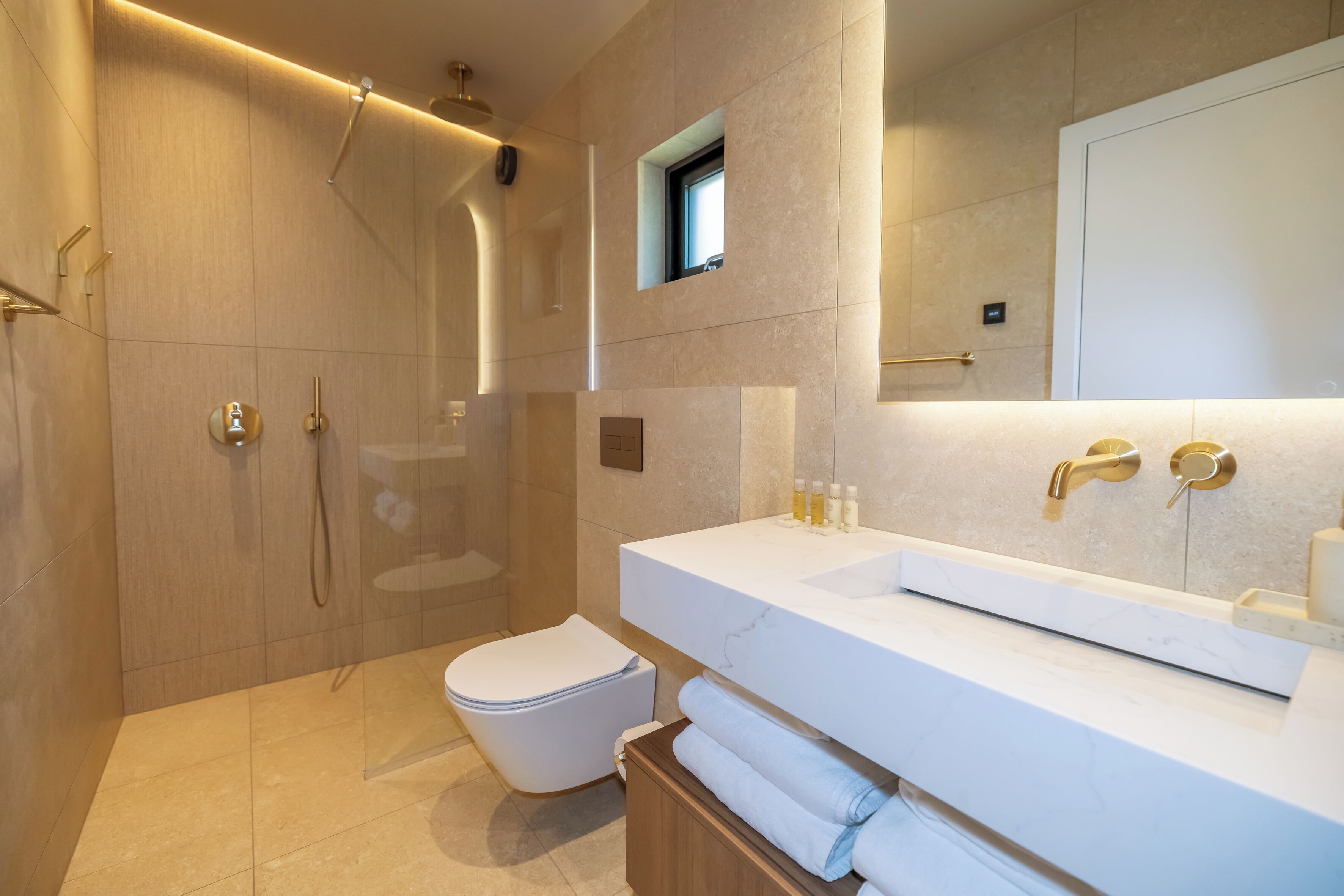 Premium Apartment, Patio, Mountain View | Bathroom | Shower, rainfall showerhead, hair dryer, bathrobes
