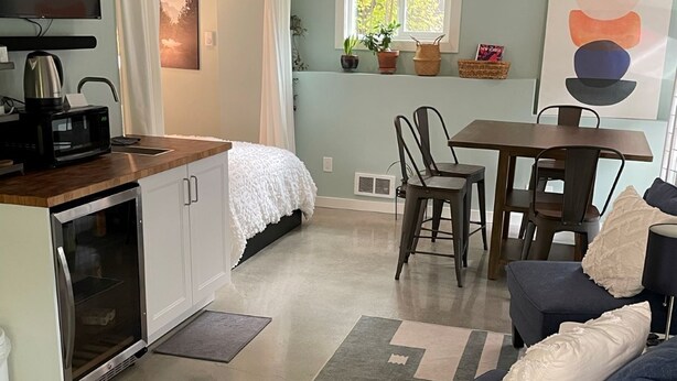 A compact living space with a kitchenette, a dining area, and a seating area with a sofa and chairs. - West Seattle Hideaway, 5 min from downtown/stadiums (Seattle)