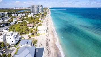 Am Strand, Liegestühle, Strandtücher