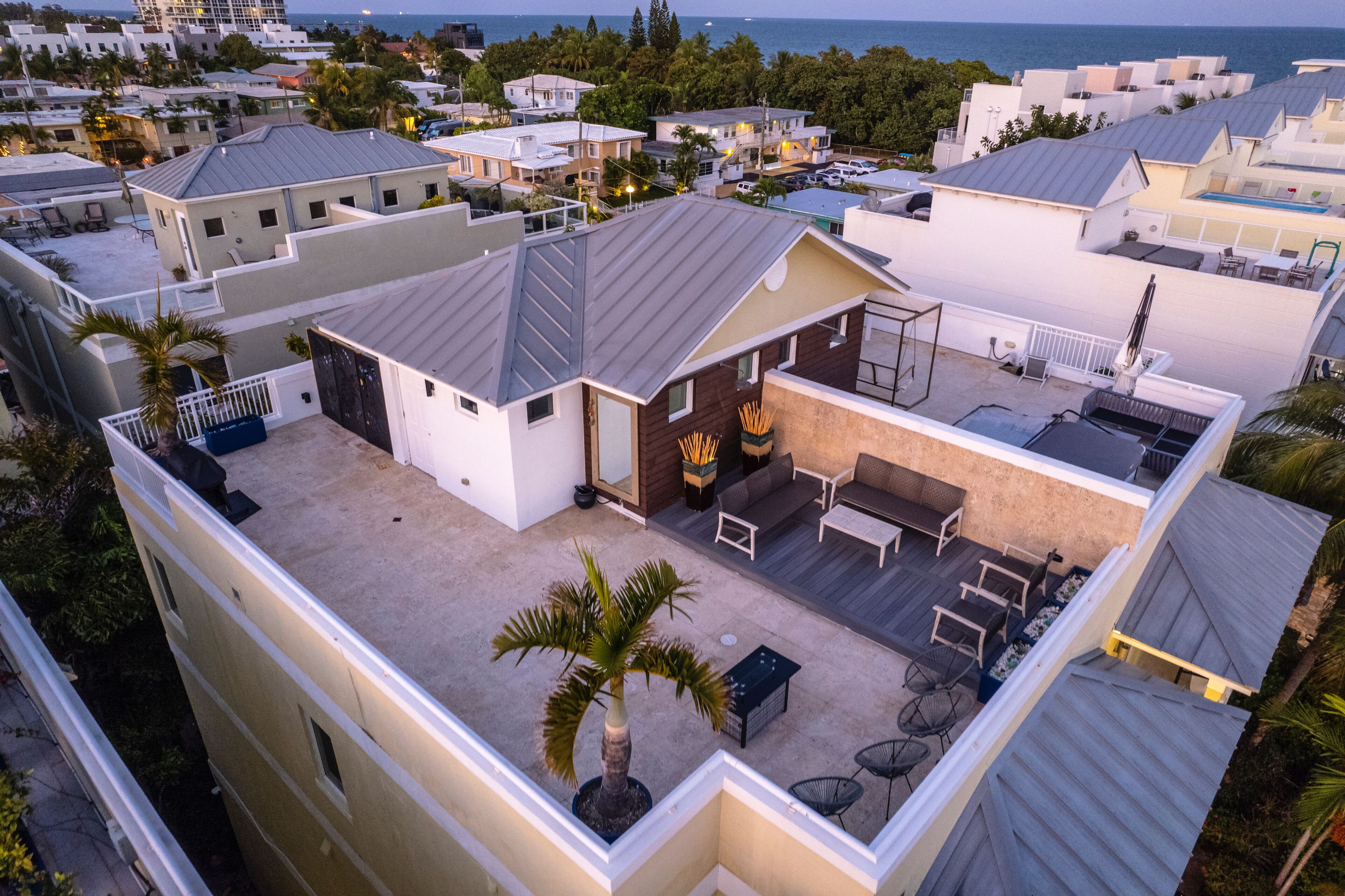 Luxurious 4 Bedroom Beach Villa steps from Hollywood Beach