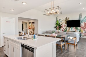 المنشأة من الداخل