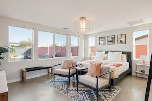 3 عدّة غرف نوم ومكواة/لوح كي وواي فاي مجانًا وملاءات أسرّة