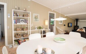 Dining - 3 bedroom nice home in Væggerløse (Væggerløse)